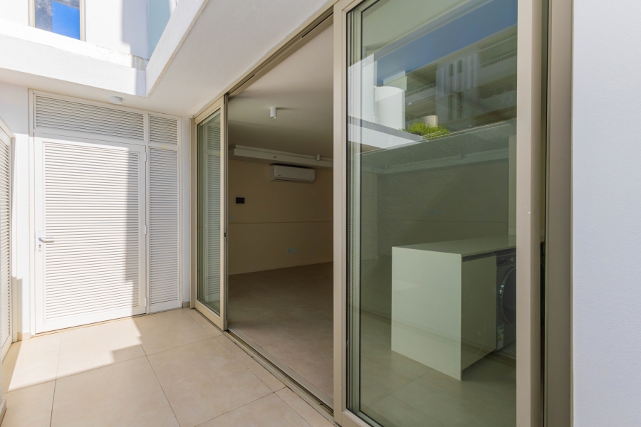 To Let 1 Bedroom Property for Rent in Bantry Bay Western Cape
